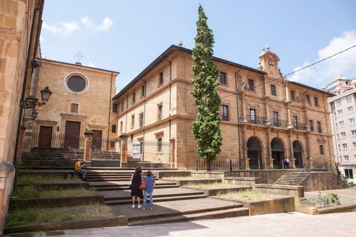 Monasterio de San Pelayo, de las monjas benedictinas, la orden de Feijóo.