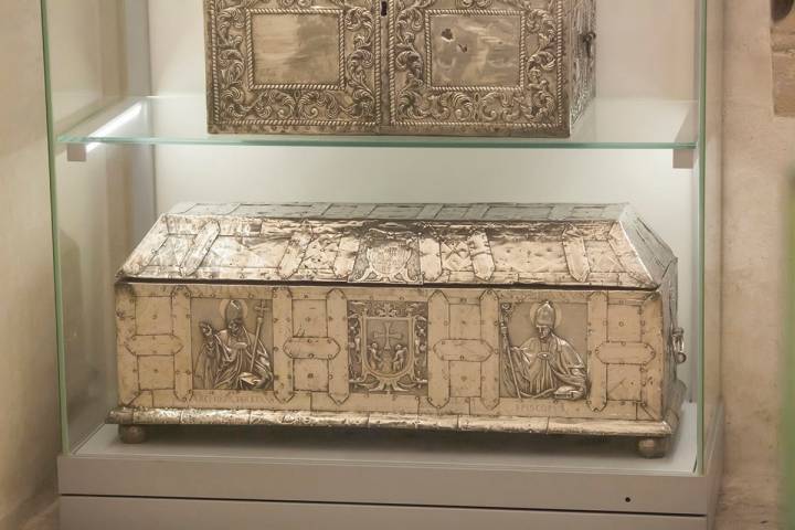 Las arcas del tesoro. Contenían, tesoros traídos desde Jerusalén, incluida leche de la virgen.