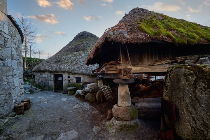 Palloza y hórreo