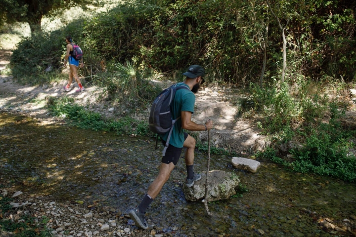Cruzando en dirección al desvío a la cascada de Arroyo Seco.