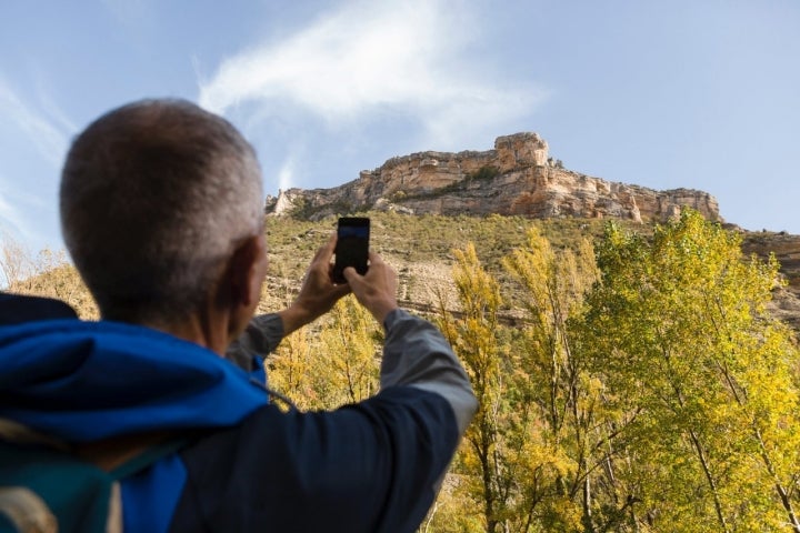 Moles de roca durante la ruta del río Pitarque