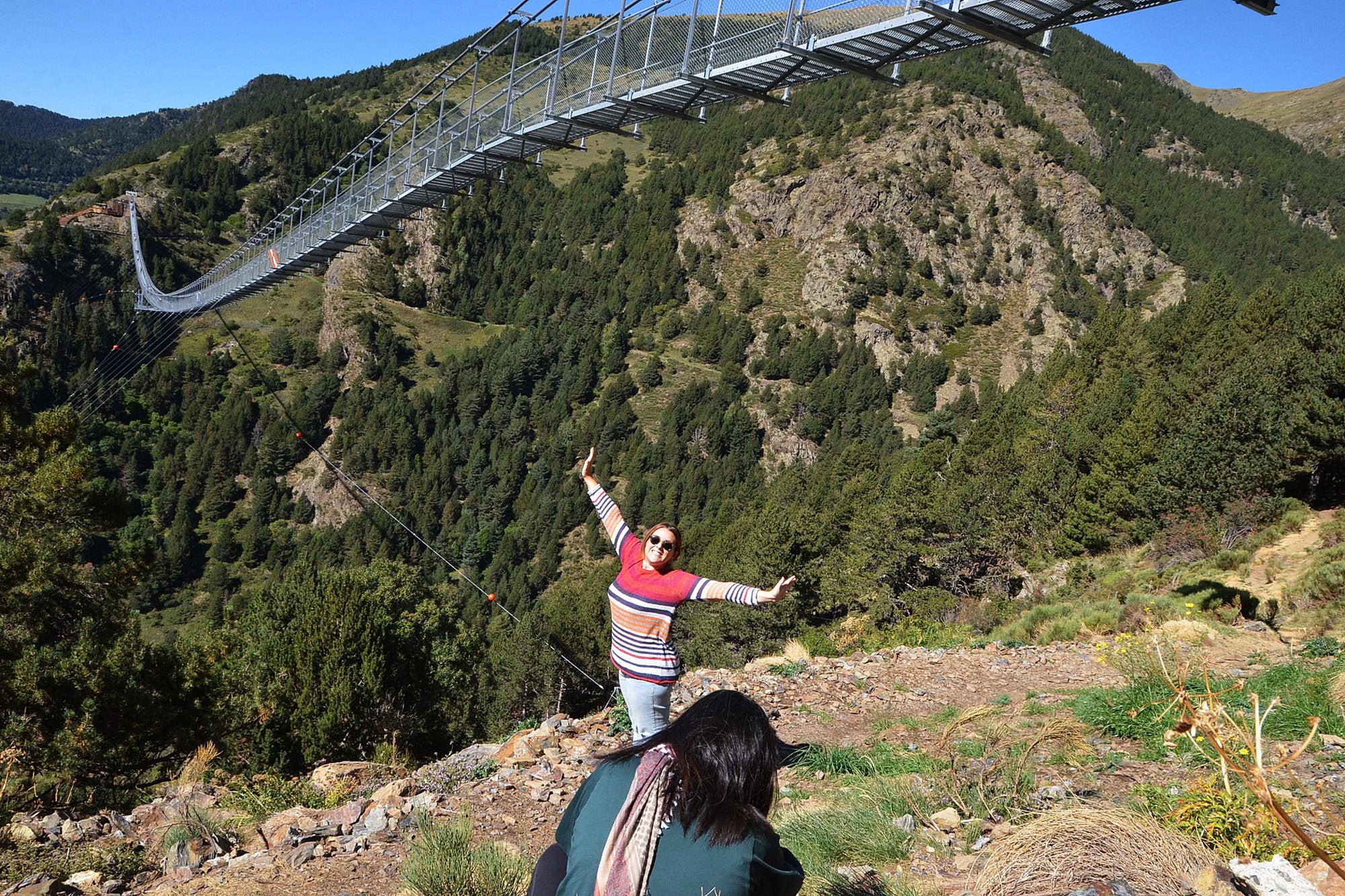 Ruta por Andorra foto de turista en puente