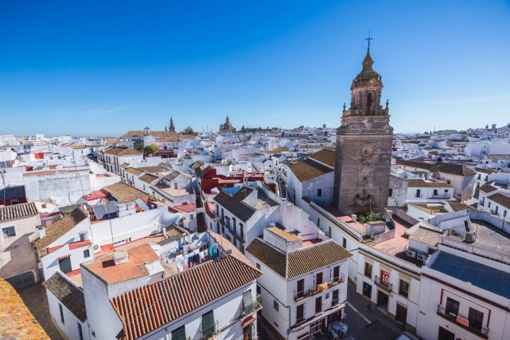 Desde el alcázar también se puede observar la Iglesia de San Bartolomé.