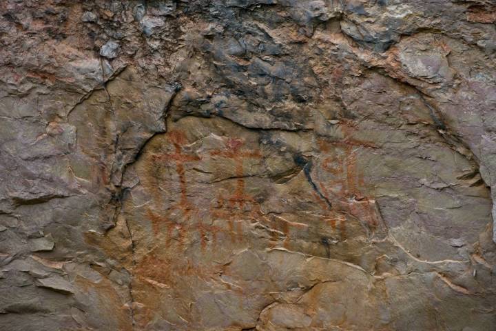 Pintura rupestre en El Parrisal, descubierta por el arqueólogo de la zona, Joan Cabré.