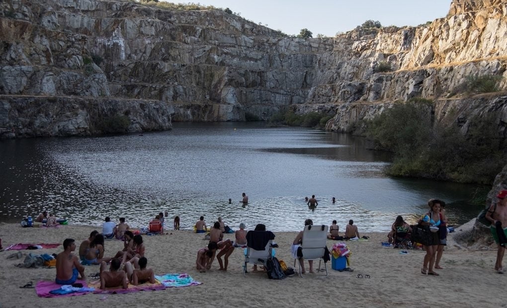 El lugar invita al baño pese a la profundidad de sus aguas.