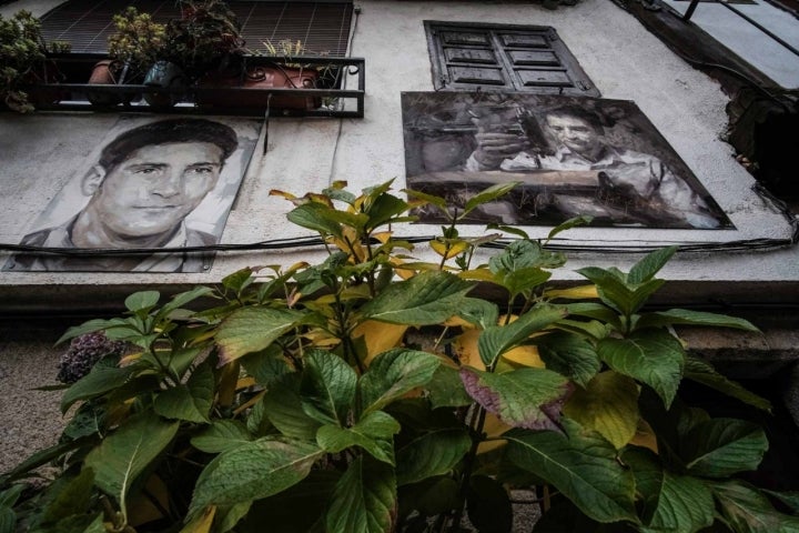 Los retratos del artista Florencio Maíllo aparecen en cualquier fachada mogarreña.