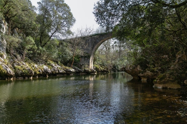 Puente de Camijanes sobre el río Nansa