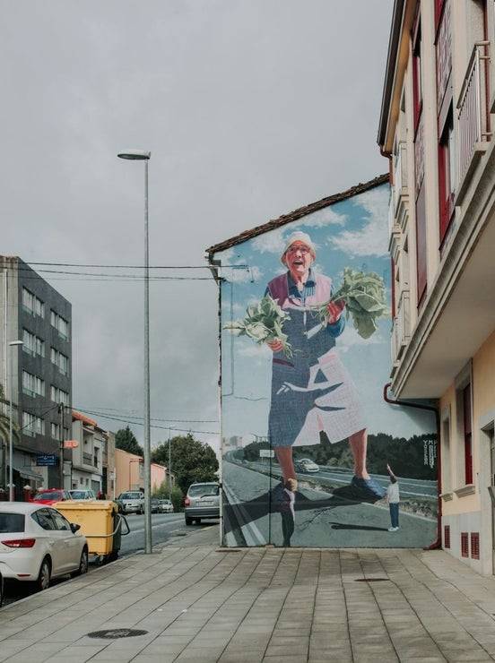 Street art en Ordes: 'A greleira dos 50 pes', del gallego Yoseba Muruzábal