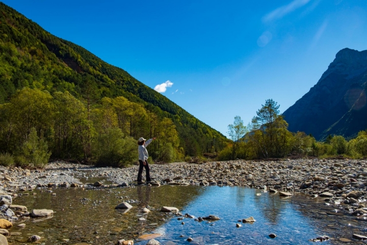 El río Cinca alcanza anchuras enormes en épocas de deshielo.