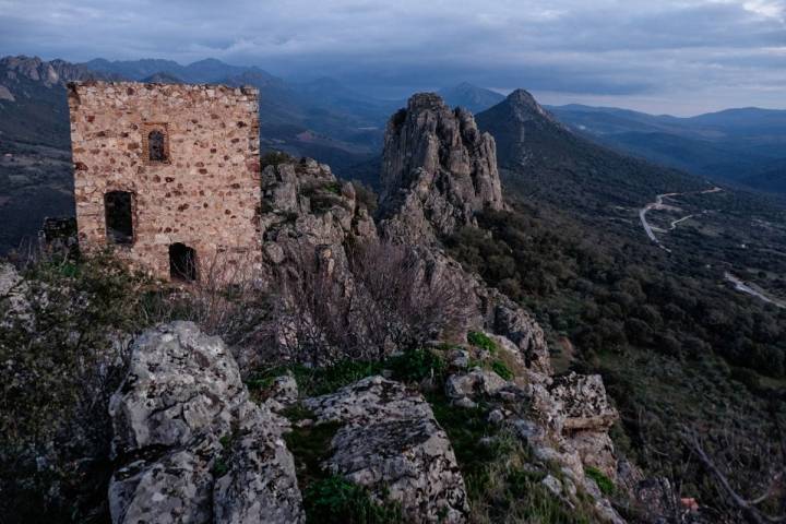 Castillo de Cabañas del Castillos, en la comarca de las Villuercas (Cáceres).