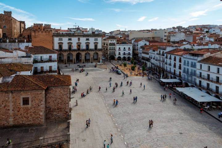Plaza Mayor de Cáceres. Foto: Jose Luis Vega (Shutterstock.com).