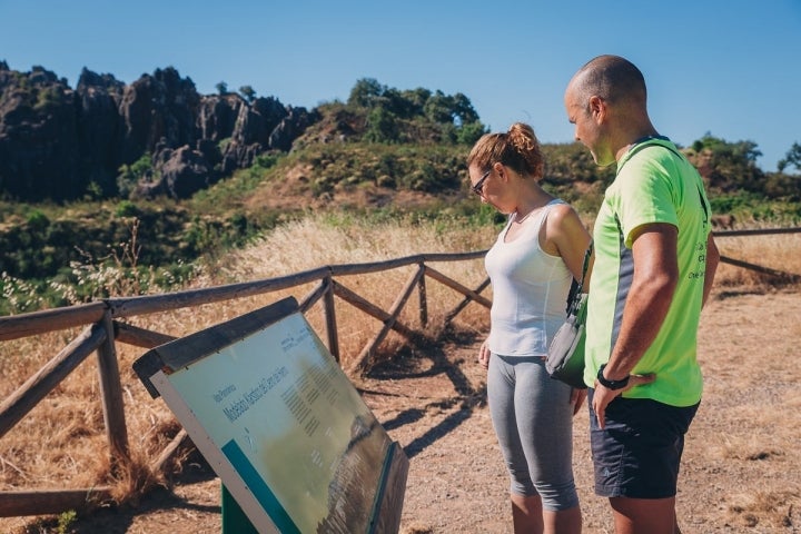 El efecto del modelado kárstico en el cerro del Hierro caracteriza el paisaje.