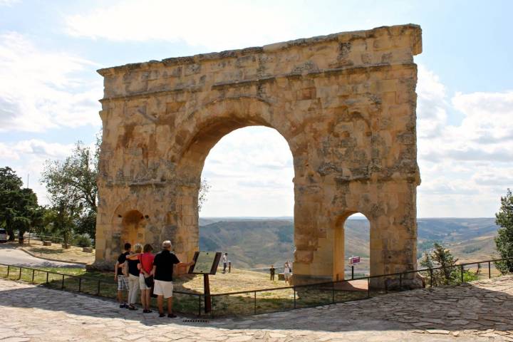 El Arco del Triunfo de Medinaceli fue construido en el sigo I d.C. al estilo Trajano.