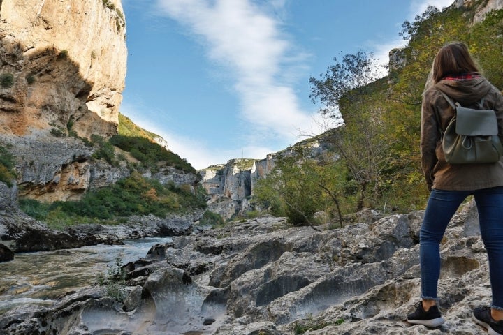 Foces de Lumbier y Arbayun: formas de las rocas en el camino