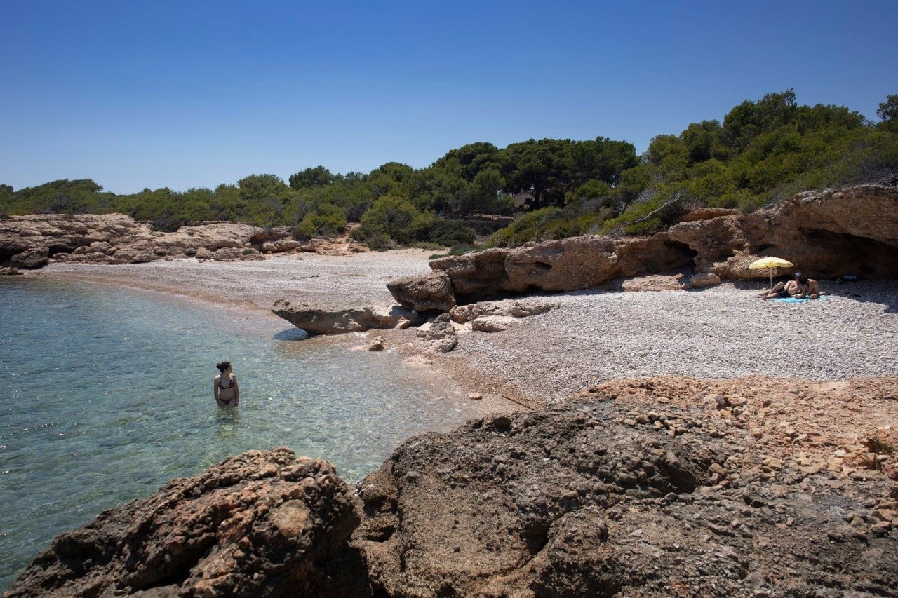 También hay calas escondidas y agua cristalina en el Levante