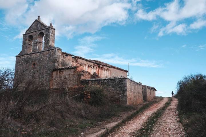 Iglesia en el pueblo abandonado de Escobosa de Calatañazor, en Soria.