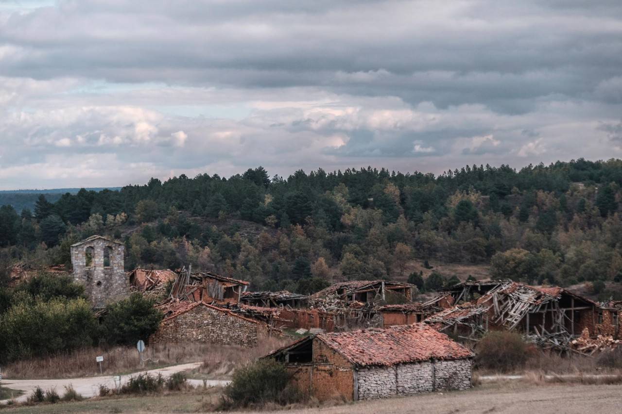 Pueblo abandonado de Cubillos, Soria, desde la carretera.