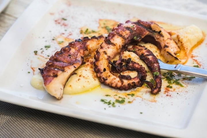 El pulpo con puré de patatas de 'El Chamizo', uno de los mejores restaurantes de Moraira.