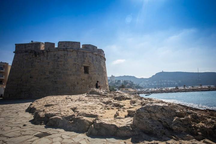 Para descansar de la playa, un paseo por las fortalezas de Moraira, en Cap d'Or.