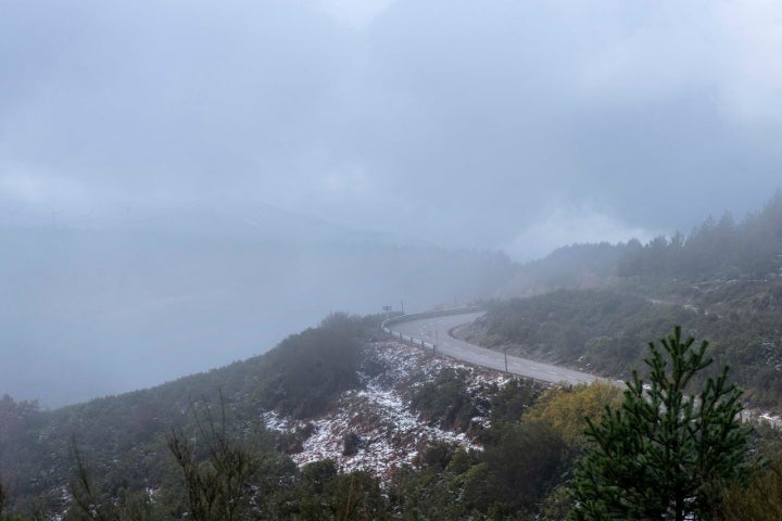 Cuando pasees en verano por estos camino recuerda la magia invernal.