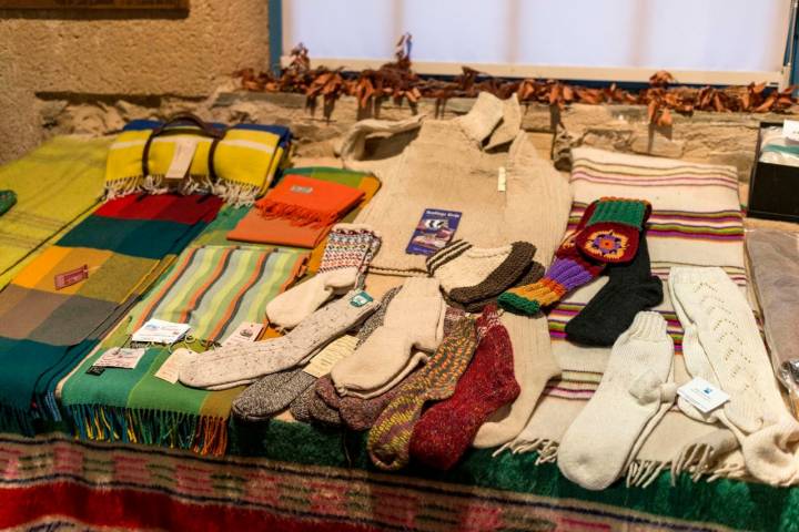 Fabricados con lana maragata. Museo Textil de Val de San Lorenzo.