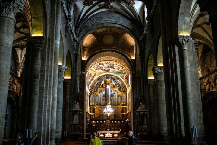 El órgano en el altar y las columnas que huelen a incienso, decía Edith Wharton.