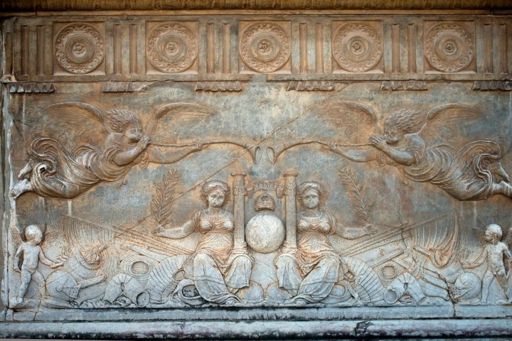 Detalle del bajorrelieve del Palacio de Carlos V. La Alhambra.