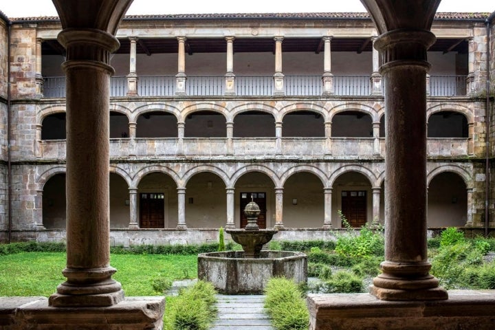 claustro monasterio santa maria de valdedios