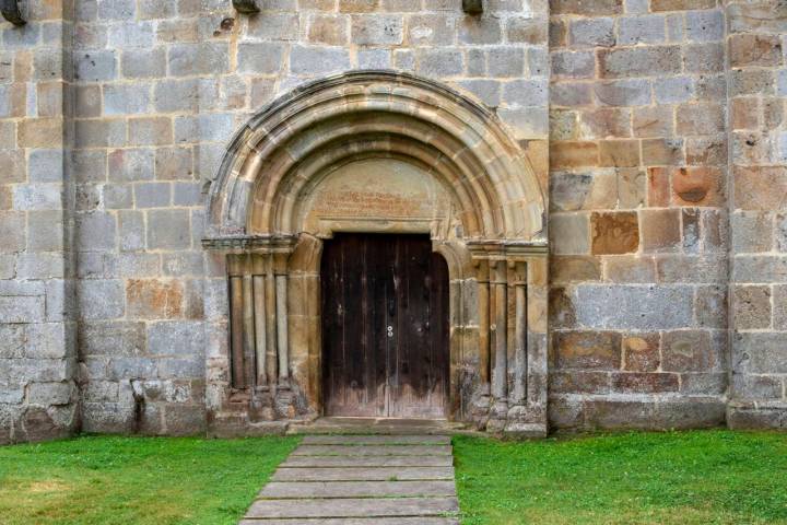 puerta de la reina monasterio valdedios