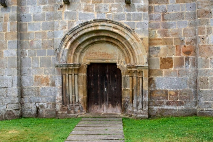 puerta de la reina monasterio valdedios