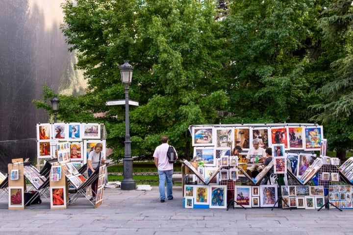 pinturas frente al museo del prado