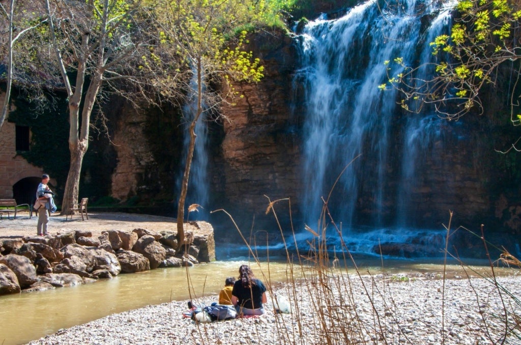 El ameno paseo que va de una presa de los romanos a un pantano actual