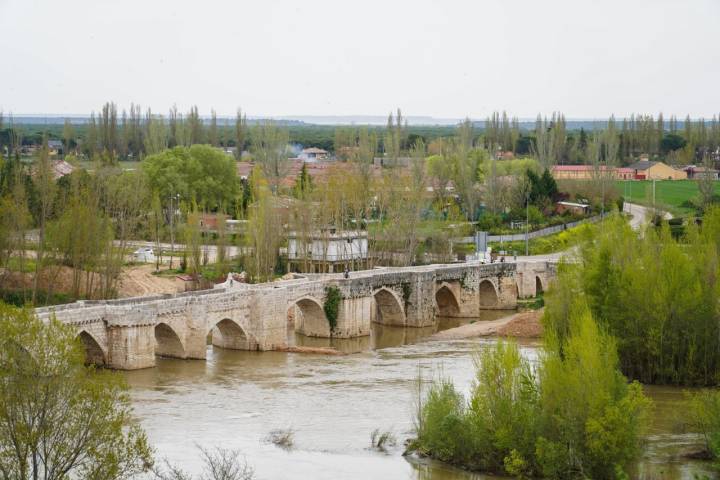 Vista del puente de Simancas (Valladolid)
