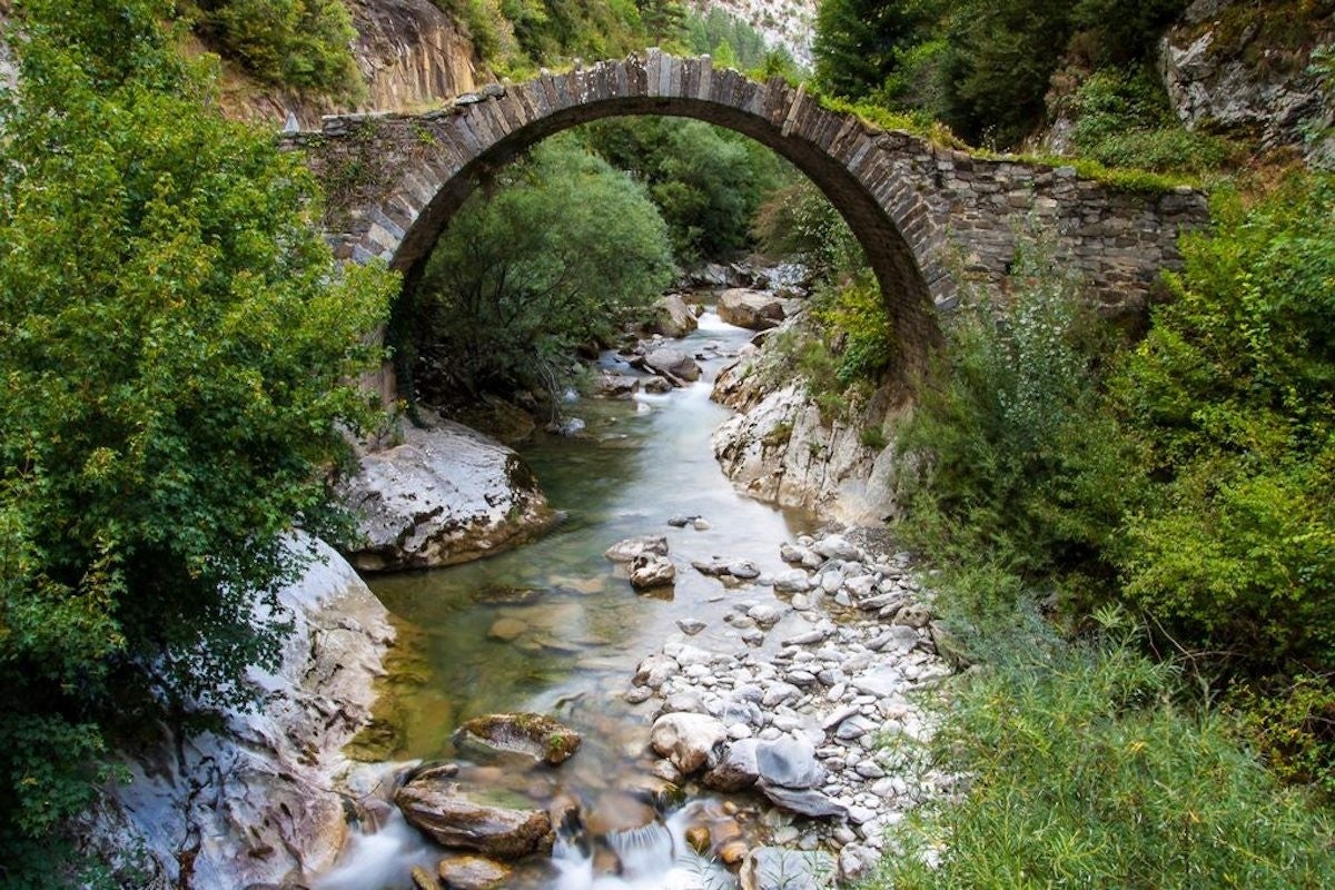 El puente de Holtzarte, en Isaba.