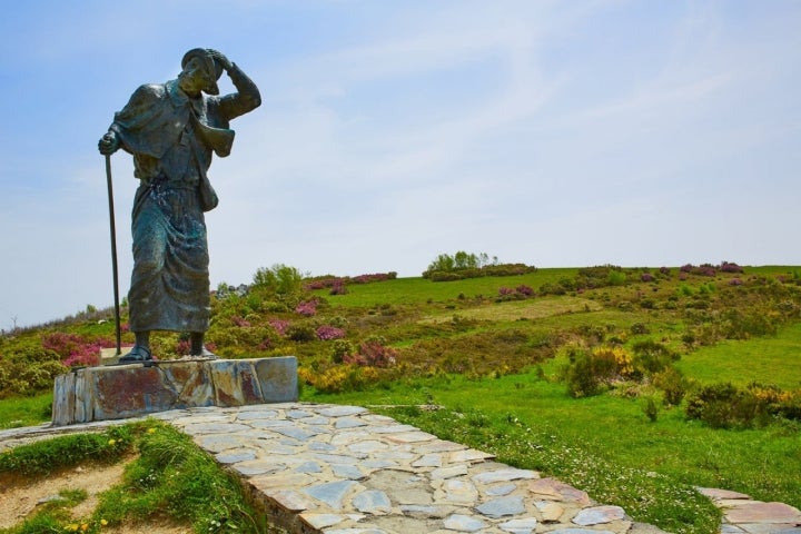 La estatua del peregrino de O´Cebreiro. Foto: shutterstock.