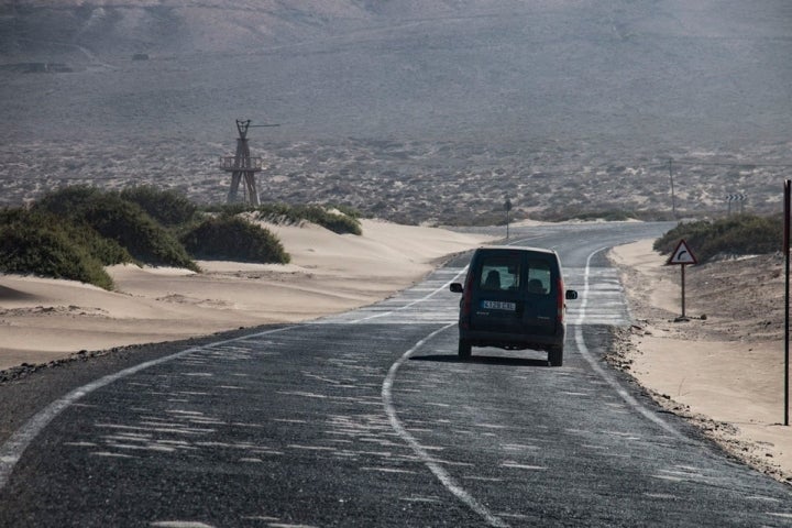 Carretera para llegar o salir, según se mire, de Famara.