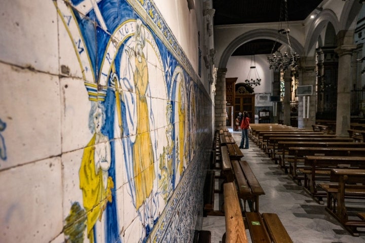 Murales de cerámica del interior de la basílica de Talavera de la Reina, a la que se conoce como la Capilla Sixtina de la Cerámica.