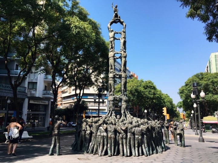 No te olvides de saludar a los Castellers. Foto: C.P.