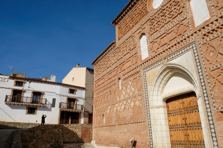 La plaza de la Virgen donde está el templo homónimo es el área más monumental de Tobed.