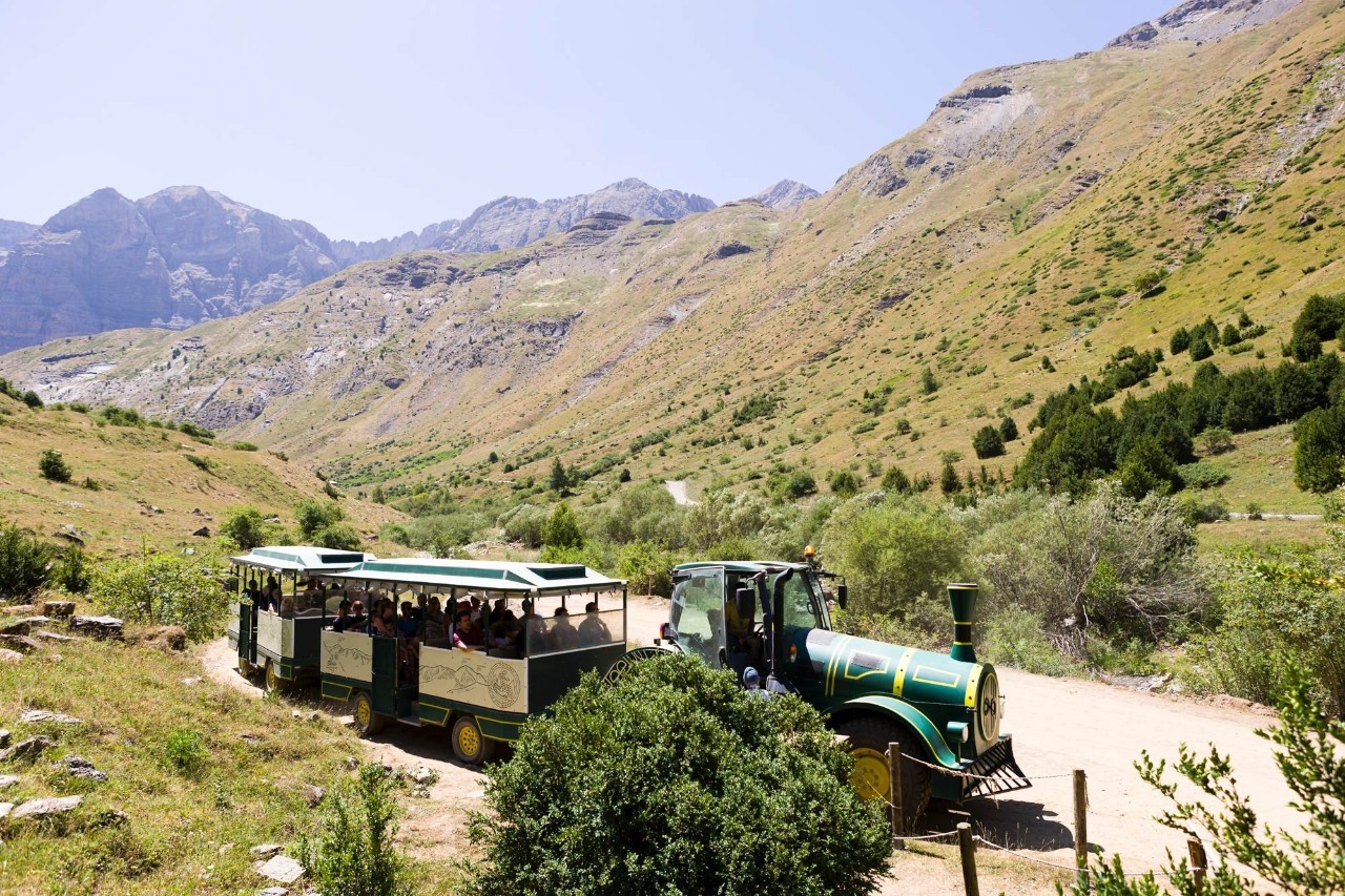 Un tren para gozar de las  altas cimas del Pirineo