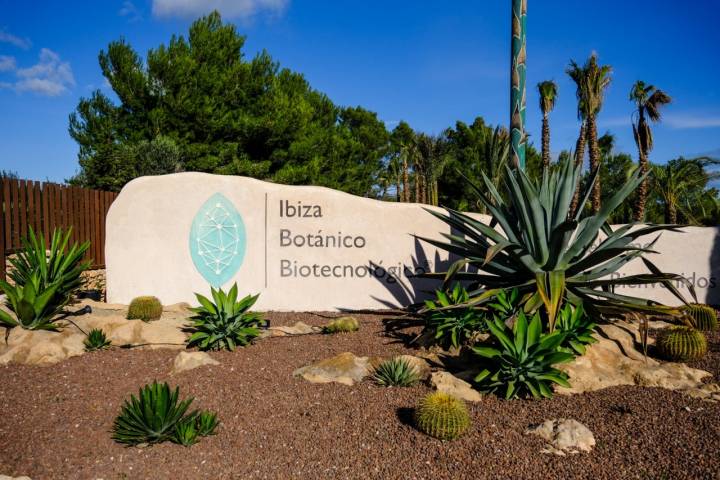 Entrada del Jardín Botánico Biotecnológico en Sant Antoni.