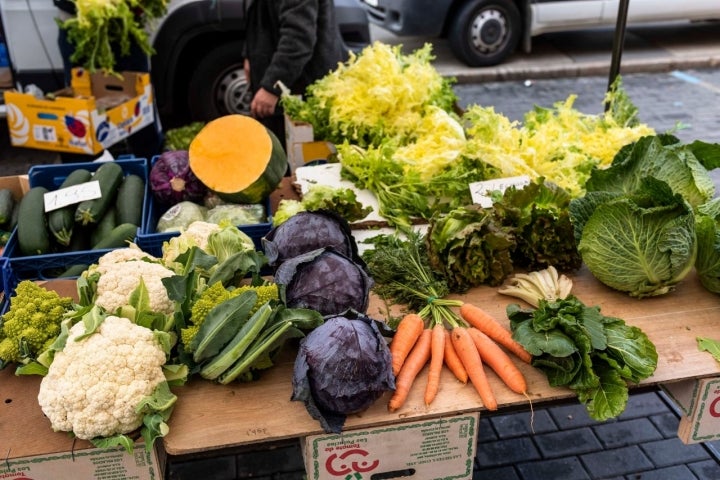 La lombarda, el repollo o la coliflor, estrellas en el gran mercado.