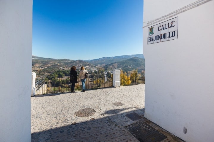 Bajondillo es una de las calles de La Villa que desembocan en el Adarve.