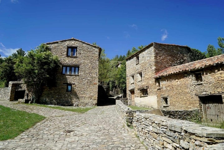 Es divertido visitar Valdelavilla habiendo visto antes 'El Pueblo'. Foto: Valdelavilla