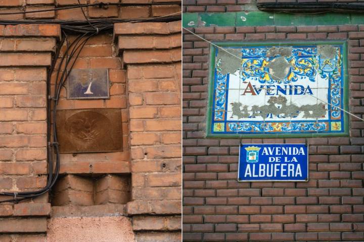 Dos placas en las calles del barrio de Vallecas