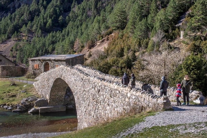 El Puente del refugio de San Nicolás y la ermita, un remanso al inicio o al final.