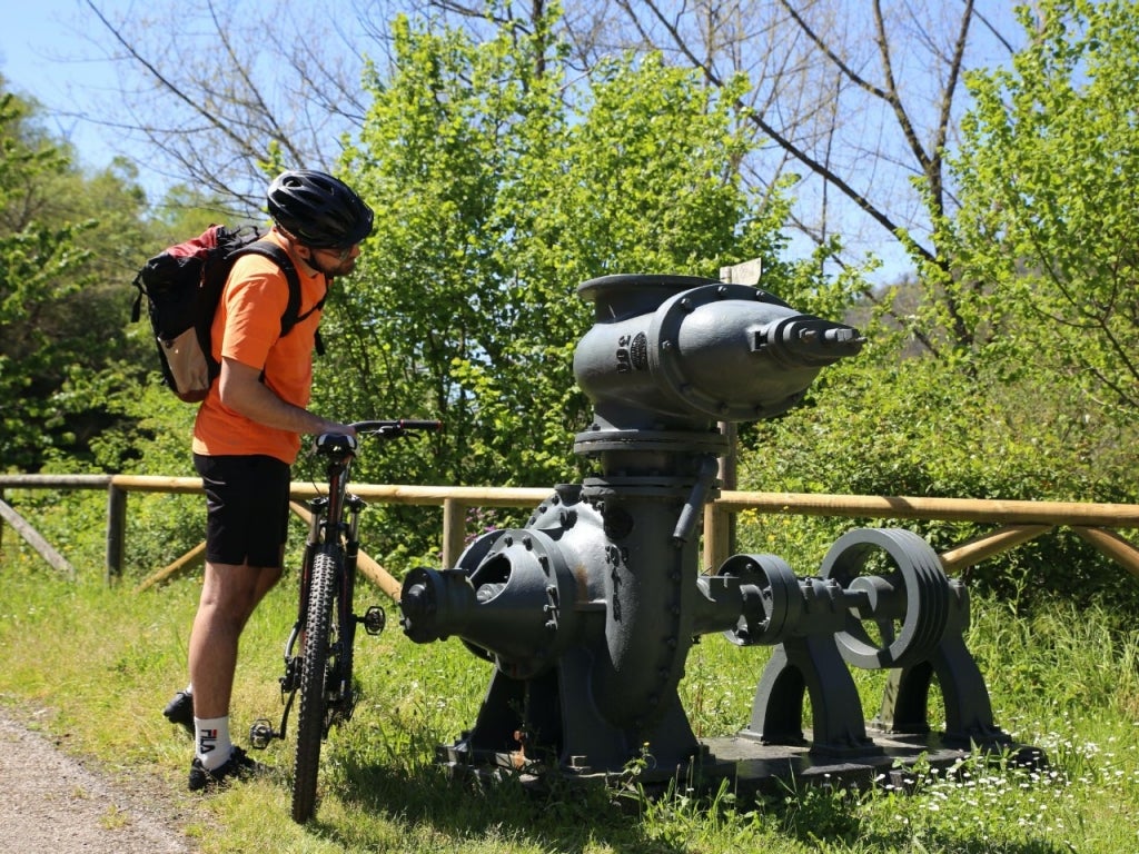 Una ruta a pedales por el corazón de la Cuenca Minera Una ruta a pedales por el corazón de la Cuenca Minera