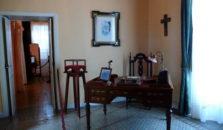 En el despacho se conserva la mesa auténtica sobre la que Unamuno escribió durante su exilio. Foto: José Mesa (Flickr | CC)