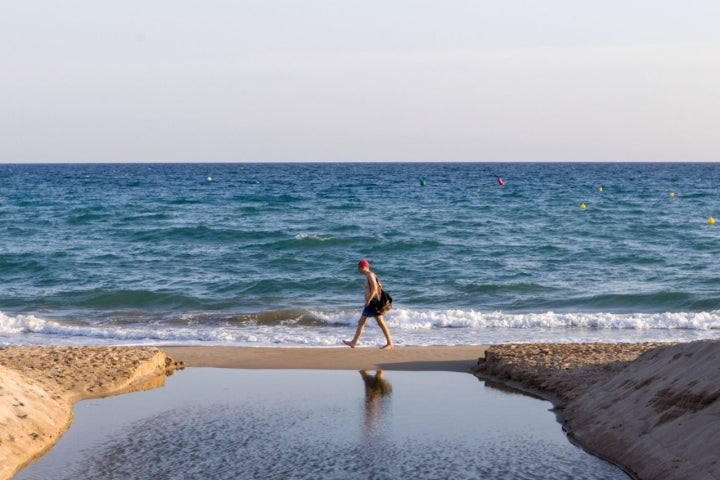 Un paseo por la playa, descalzo, repone las pilas en cualquier época del año.