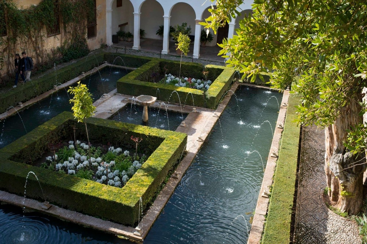 patio de la sultana generalife alhambra granada